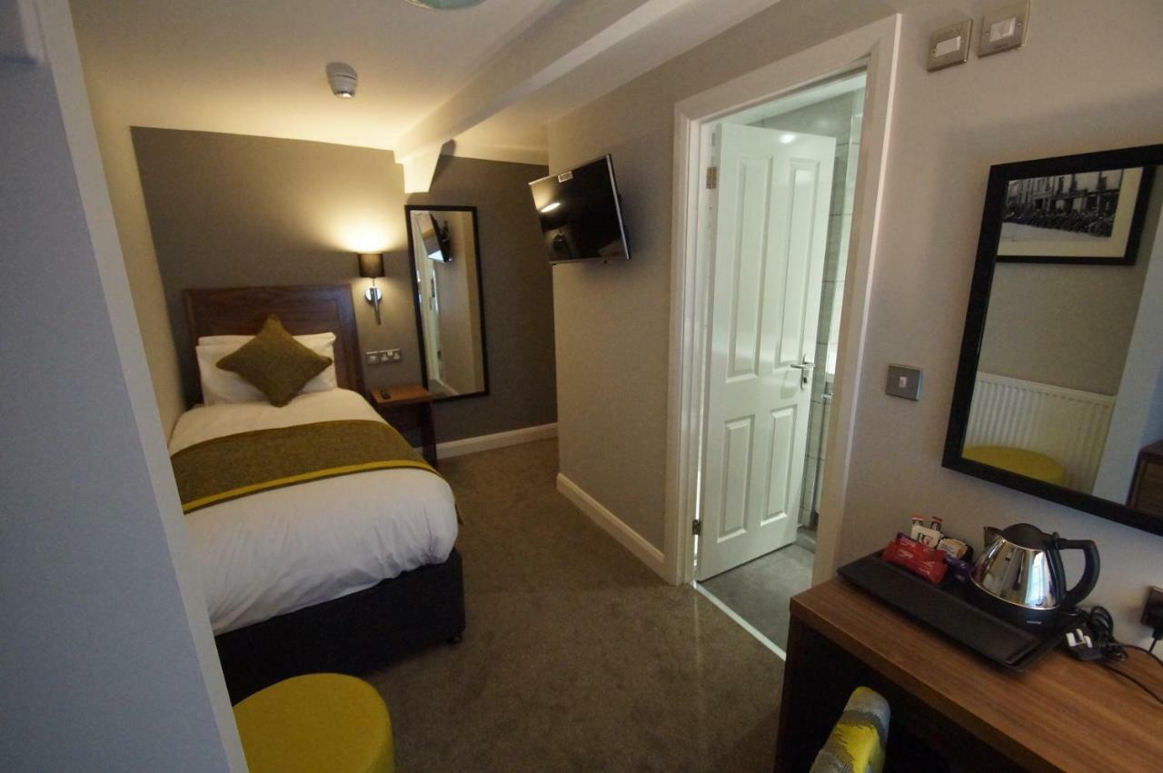 New Park Hotel Carmarthen Ngoại thất bức ảnh