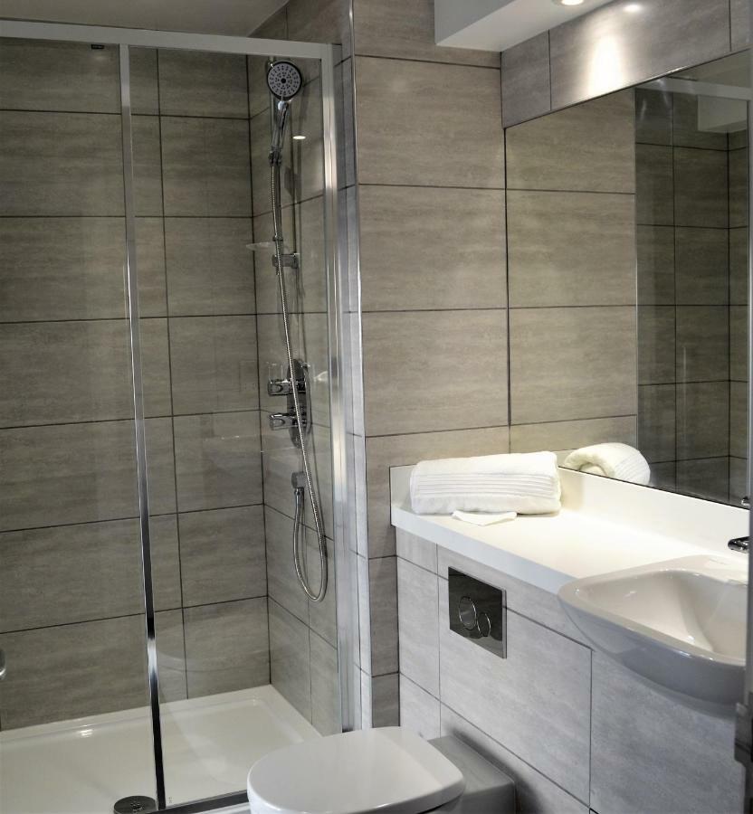 New Park Hotel Carmarthen Ngoại thất bức ảnh